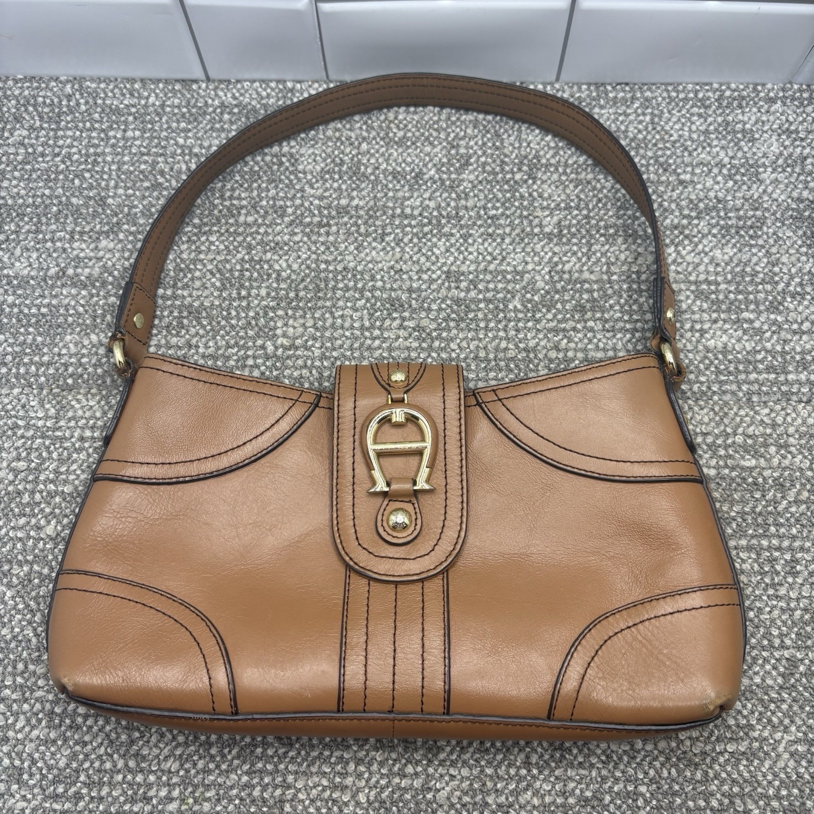 Etienne Aigner Tan Leather Shoulder Bag Horseshoe Logo Vtg Magnetic Latch